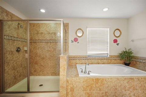 Casa en venta en Davenport, Florida, 6 dormitorios, 310.2 m2 № 2199789 - foto 13
