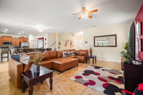 Casa en venta en Davenport, Florida, 6 dormitorios, 310.2 m2 № 2199789 - foto 3