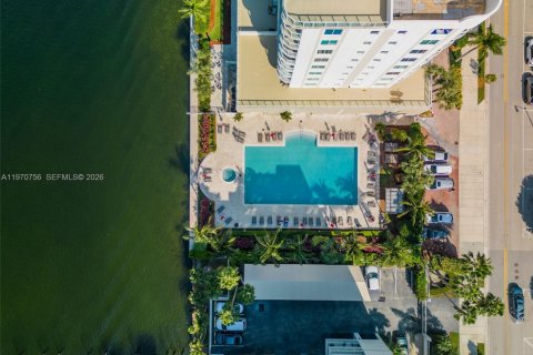Condominio en venta en Sunny Isles Beach, Florida, 2 dormitorios, 116.59 m2 № 2031128 - foto 13