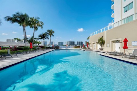Condominio en venta en Sunny Isles Beach, Florida, 2 dormitorios, 116.59 m2 № 2031128 - foto 17