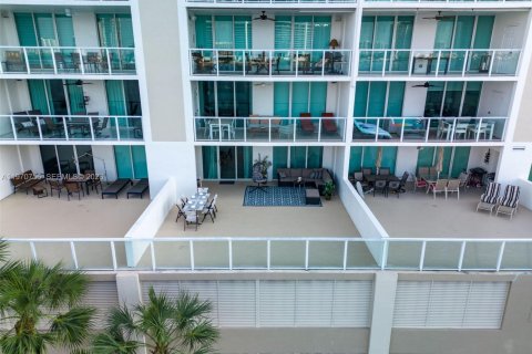 Condominio en venta en Sunny Isles Beach, Florida, 2 dormitorios, 116.59 m2 № 2031128 - foto 16