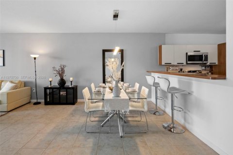 Condominio en venta en Sunny Isles Beach, Florida, 2 dormitorios, 116.59 m2 № 2031128 - foto 10