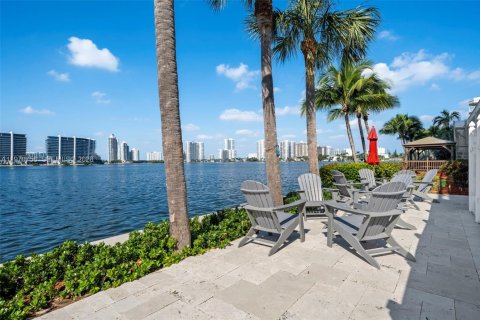 Condominio en venta en Sunny Isles Beach, Florida, 2 dormitorios, 116.59 m2 № 2031128 - foto 18