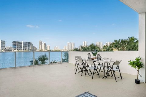 Condominio en venta en Sunny Isles Beach, Florida, 2 dormitorios, 116.59 m2 № 2031128 - foto 22