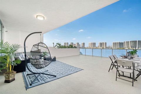 Condominio en venta en Sunny Isles Beach, Florida, 2 dormitorios, 116.59 m2 № 2031128 - foto 24