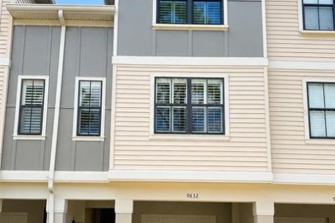 Adosado en Tampa, Florida 2 dormitorios, 160.16 m2 № 2347363