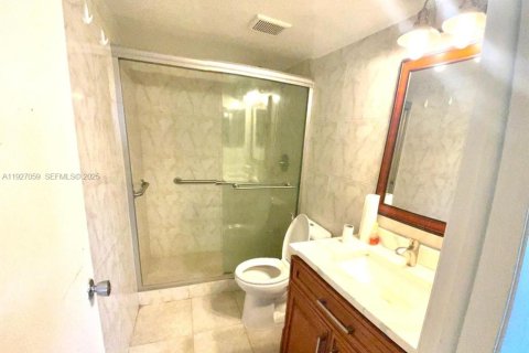 Купить кондоминиум в Маргит, Флорида 2 спальни, 91.97м2, № 1985969 - фото 4