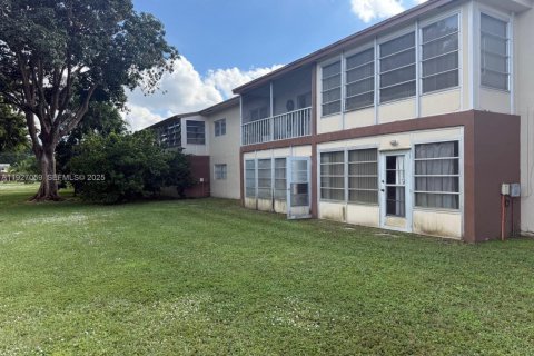 Купить кондоминиум в Маргит, Флорида 2 спальни, 91.97м2, № 1985969 - фото 8