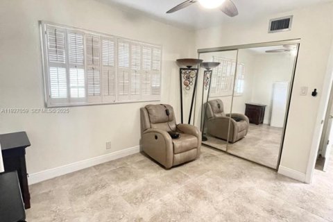 Купить кондоминиум в Маргит, Флорида 2 спальни, 91.97м2, № 1985969 - фото 1