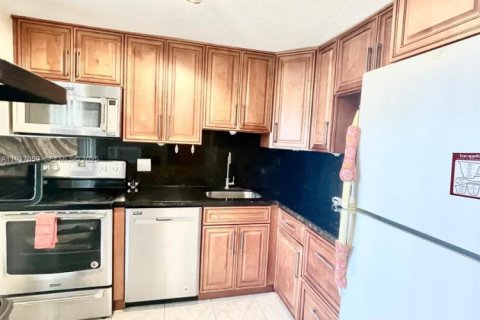 Купить кондоминиум в Маргит, Флорида 2 спальни, 91.97м2, № 1985969 - фото 2