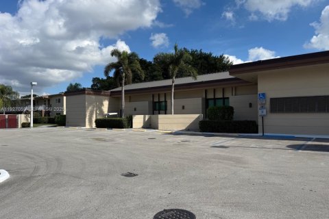 Купить кондоминиум в Маргит, Флорида 2 спальни, 91.97м2, № 1985969 - фото 16