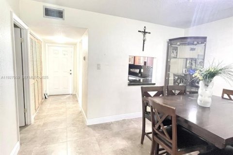 Купить кондоминиум в Маргит, Флорида 2 спальни, 91.97м2, № 1985969 - фото 5