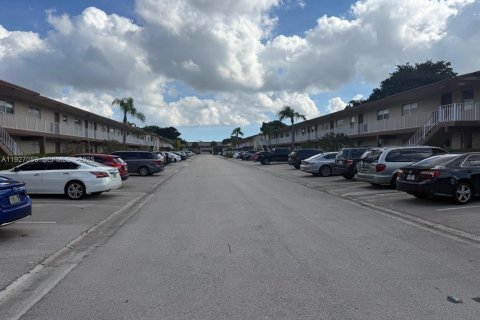 Купить кондоминиум в Маргит, Флорида 2 спальни, 91.97м2, № 1985969 - фото 9