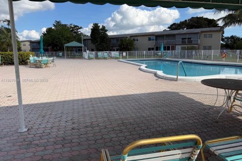 Купить кондоминиум в Маргит, Флорида 2 спальни, 91.97м2, № 1985969 - фото 14