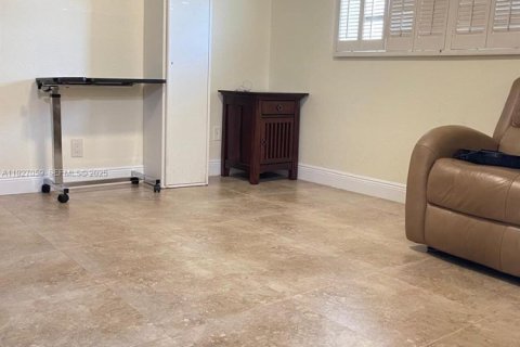 Купить кондоминиум в Маргит, Флорида 2 спальни, 91.97м2, № 1985969 - фото 13