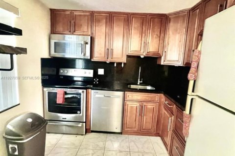 Купить кондоминиум в Маргит, Флорида 2 спальни, 91.97м2, № 1985969 - фото 12