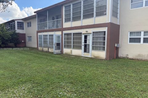 Купить кондоминиум в Маргит, Флорида 2 спальни, 91.97м2, № 1985969 - фото 6