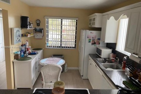Condo in Weston, Florida, 2 bedrooms  № 1925580 - photo 6