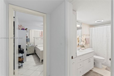Copropriété à vendre à Hialeah, Floride: 2 chambres, 92.72 m2 № 1996001 - photo 16