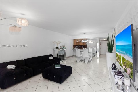 Copropriété à vendre à Hialeah, Floride: 2 chambres, 92.72 m2 № 1996001 - photo 9