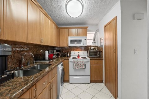 Copropriété à vendre à Hialeah, Floride: 2 chambres, 92.72 m2 № 1996001 - photo 7