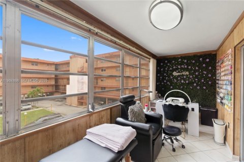Copropriété à vendre à Hialeah, Floride: 2 chambres, 92.72 m2 № 1996001 - photo 12
