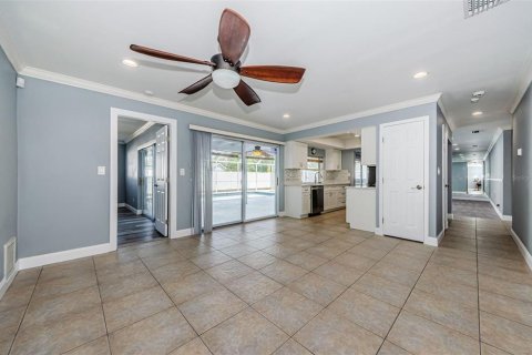 Villa ou maison à vendre à Tampa, Floride: 4 chambres, 166.67 m2 № 1677058 - photo 10