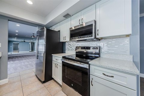 Villa ou maison à vendre à Tampa, Floride: 4 chambres, 166.67 m2 № 1677058 - photo 4