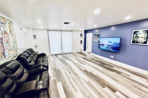 Condominio en venta en North Miami, Florida, 2 dormitorios, 109.62 m2 № 2033009 - foto 12
