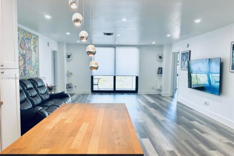 Condominio en venta en North Miami, Florida, 2 dormitorios, 109.62 m2 № 2033009 - foto 3