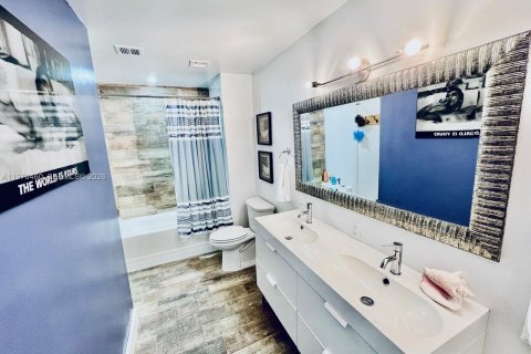 Condominio en venta en North Miami, Florida, 2 dormitorios, 109.62 m2 № 2033009 - foto 24