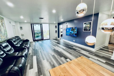 Condominio en venta en North Miami, Florida, 2 dormitorios, 109.62 m2 № 2033009 - foto 13