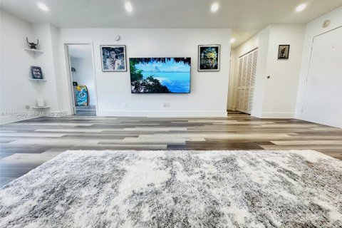 Condominio en venta en North Miami, Florida, 2 dormitorios, 109.62 m2 № 2033009 - foto 10
