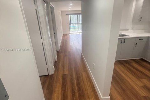 Copropriété à louer à Pembroke Pines, Floride: 2 chambres, 95.88 m2 № 2010051 - photo 3