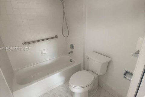 Copropriété à louer à Pembroke Pines, Floride: 2 chambres, 95.88 m2 № 2010051 - photo 11