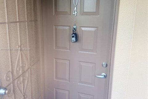 Copropriété à louer à Pembroke Pines, Floride: 2 chambres, 95.88 m2 № 2010051 - photo 2