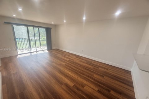 Copropriété à louer à Pembroke Pines, Floride: 2 chambres, 95.88 m2 № 2010051 - photo 4