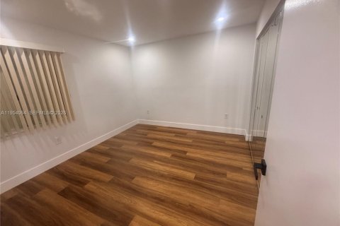 Copropriété à louer à Pembroke Pines, Floride: 2 chambres, 95.88 m2 № 2010051 - photo 6