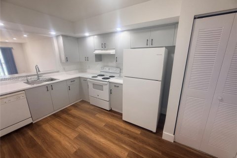 Copropriété à louer à Pembroke Pines, Floride: 2 chambres, 95.88 m2 № 2010051 - photo 5