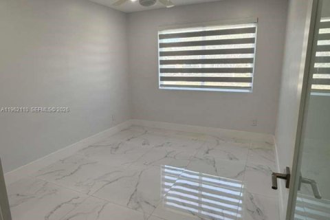 Снять в аренду виллу или дом в Катлер-Бей, Флорида 3 спальни, 146.41м2, № 2024819 - фото 10