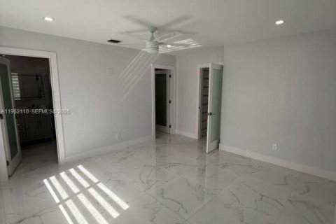 Снять в аренду виллу или дом в Катлер-Бей, Флорида 3 спальни, 146.41м2, № 2024819 - фото 12