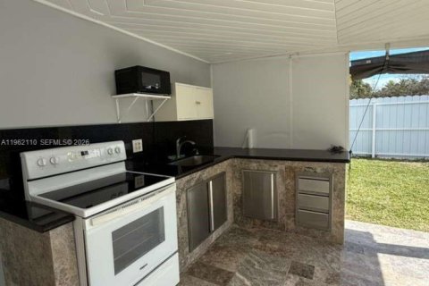 Снять в аренду виллу или дом в Катлер-Бей, Флорида 3 спальни, 146.41м2, № 2024819 - фото 15