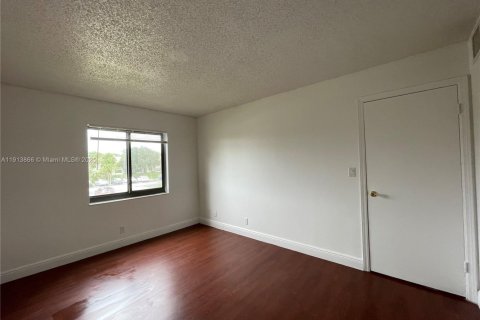 Condominio en alquiler en Sunrise, Florida, 2 dormitorios, 72.46 m2 № 2054274 - foto 9