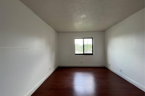 Condominio en alquiler en Sunrise, Florida, 2 dormitorios, 72.46 m2 № 2054274 - foto 4