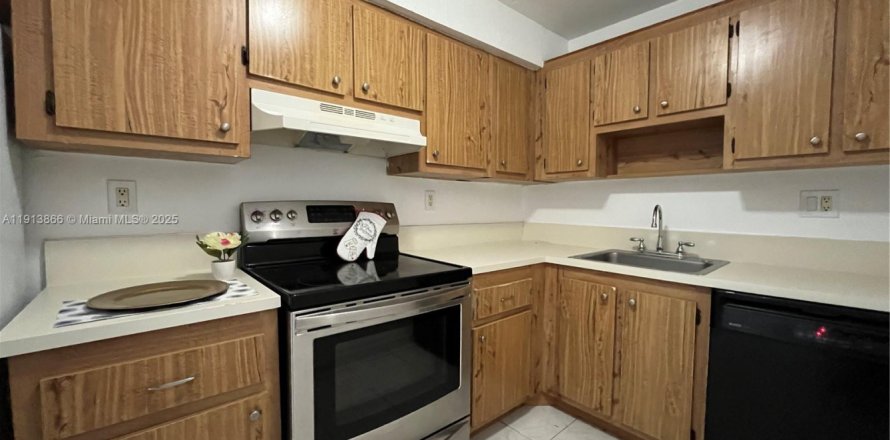 Condominio en Sunrise, Florida, 2 dormitorios  № 2054274