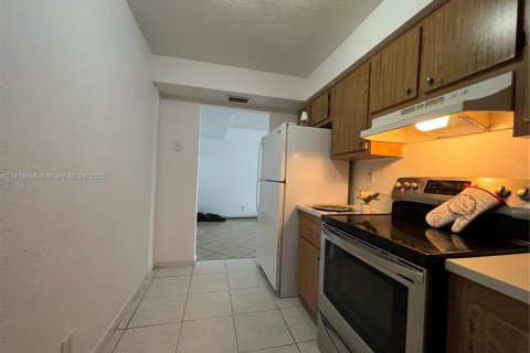 Condominio en alquiler en Sunrise, Florida, 2 dormitorios, 72.46 m2 № 2054274 - foto 2