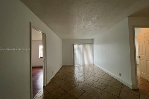 Condominio en alquiler en Sunrise, Florida, 2 dormitorios, 72.46 m2 № 2054274 - foto 3