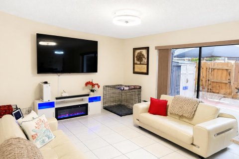 Adosado en venta en Palm Springs, Florida, 2 dormitorios, 117.06 m2 № 2085078 - foto 7
