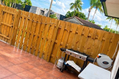 Adosado en venta en Palm Springs, Florida, 2 dormitorios, 117.06 m2 № 2085078 - foto 5