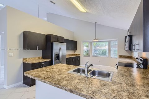 Casa en venta en Miramar, Florida, 4 dormitorios, 220.92 m2 № 1814024 - foto 9